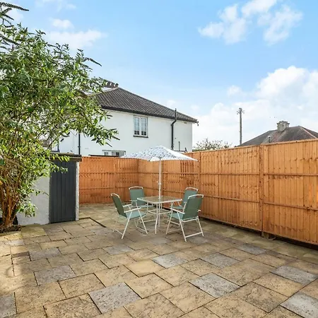 Holiday home Stunning 3br House W Garden & Parking In Richmond Kew