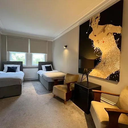 Star Warwick Mansions 3-bed Haven *