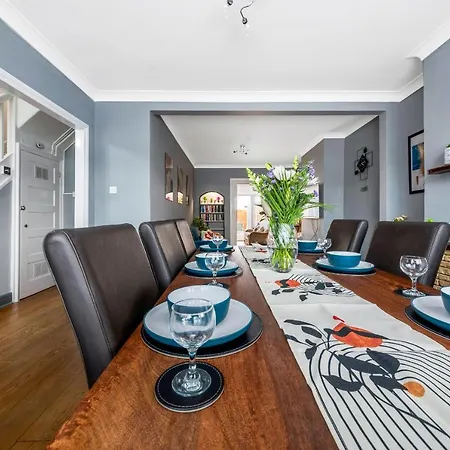 Stunning 3br House W Garden & Parking In Richmond
