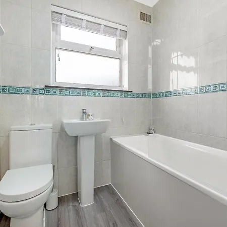 Stunning 3br House W Garden & Parking In Richmond Holiday home *