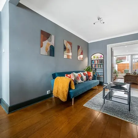 Stunning 3br House W Garden & Parking In Richmond Holiday home Kew