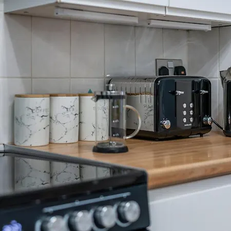 Stunning 3br House W Garden & Parking In Richmond * Kew