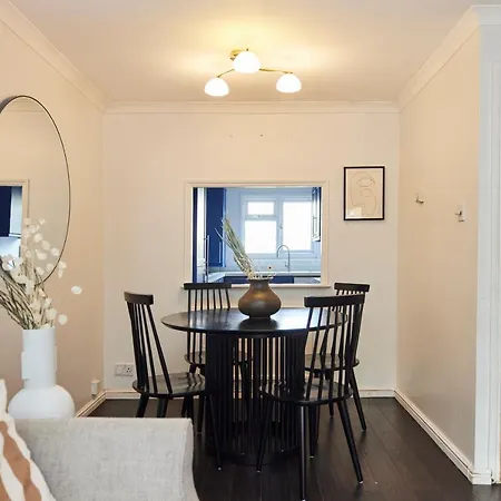 The Chiswick Escape - Lovely 2bdr House With Garden Apartment