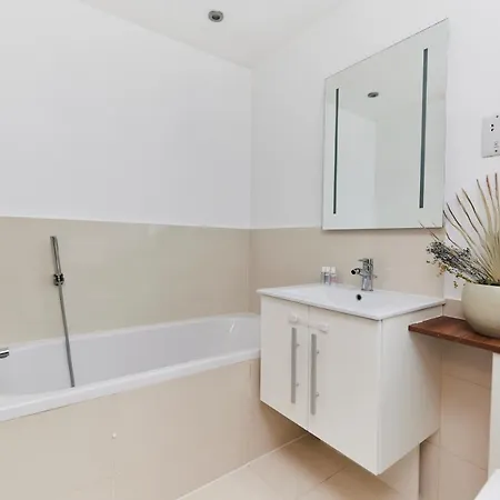 The Chiswick Escape - Lovely 2bdr House With Garden