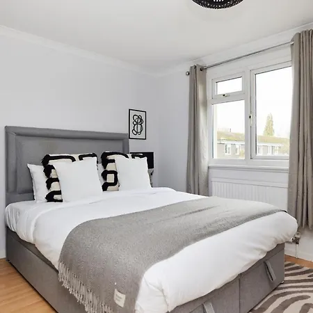 The Chiswick Escape - Lovely 2bdr House With Garden