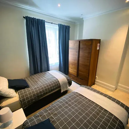 3-bedroom Flat London, 6 Min Walk From King's Cross Station Londýn