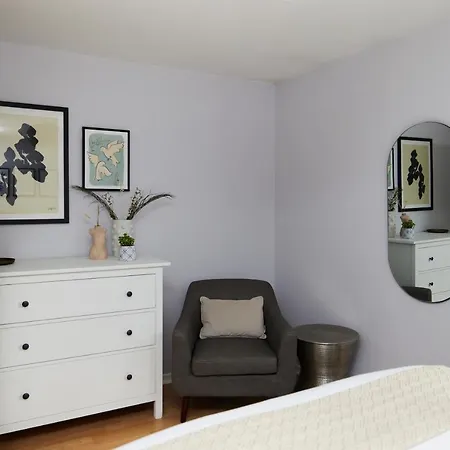 The Chiswick Escape - Lovely 2bdr House With Garden London