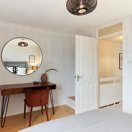The Chiswick Escape - Lovely 2bdr House With Garden Apartment *
