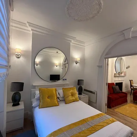 Hyde Park - One Bedroom Apartment