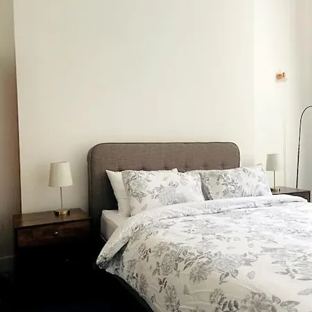 Modern-one Bedroom In Chelsea