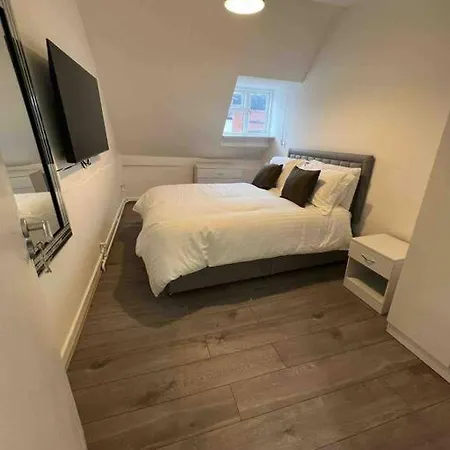 The Swan Apartment *