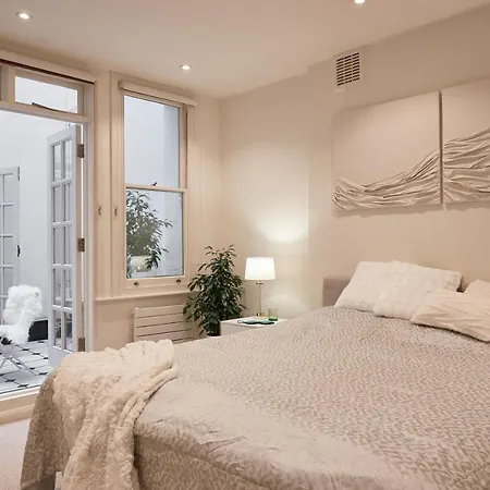 Hyde Park Luxury Two-bedroom With Patio * London