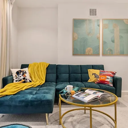 Apartment Hyde Park Luxury Two-bedroom With Patio