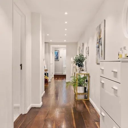 Apartment Hyde Park Luxury Two-bedroom With Patio *