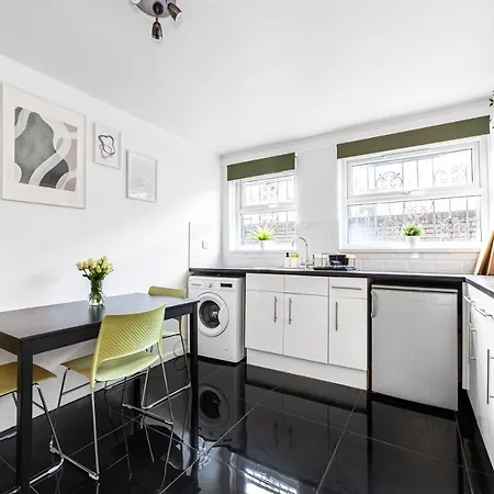 Arte - 3-bedroom Bright House London, Haggerston, Garden, Parking, 8 Min Walk To Haggerston Station, Weekly Or Monthly Stays, Serviced - 7 Guests