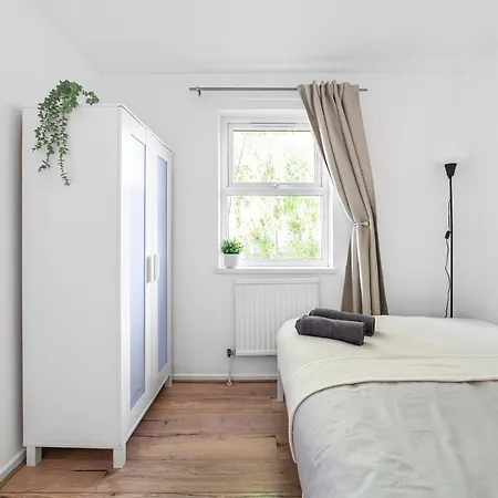 Arte - 3-bedroom Bright House London, Haggerston, Garden, Parking, 8 Min Walk To Haggerston Station, Weekly Or Monthly Stays, Serviced - 7 Guests 펜션 *