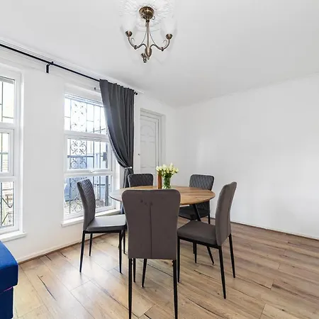 펜션 Arte - 3-bedroom Bright House London, Haggerston, Garden, Parking, 8 Min Walk To Haggerston Station, Weekly Or Monthly Stays, Serviced - 7 Guests