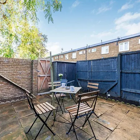 Arte - 3-bedroom Bright House London, Haggerston, Garden, Parking, 8 Min Walk To Haggerston Station, Weekly Or Monthly Stays, Serviced - 7 Guests 런던