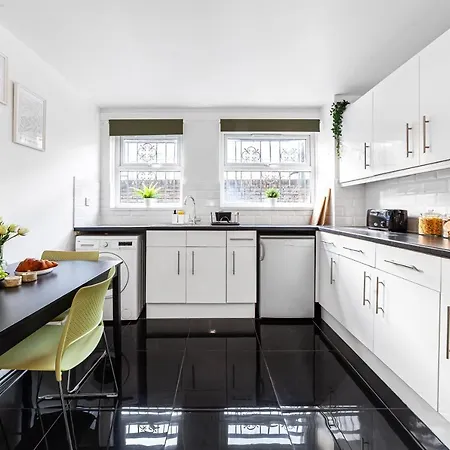 펜션 Arte - 3-bedroom Bright House London, Haggerston, Garden, Parking, 8 Min Walk To Haggerston Station, Weekly Or Monthly Stays, Serviced - 7 Guests 런던