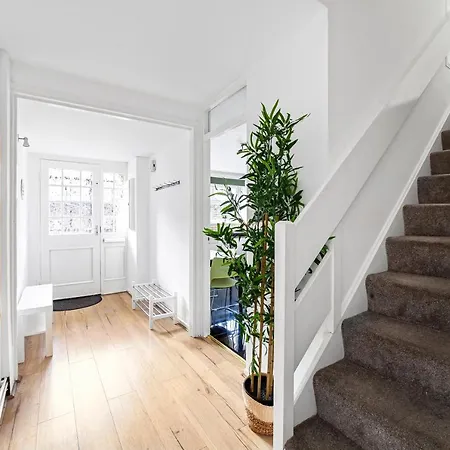 Arte - 3-bedroom Bright House London, Haggerston, Garden, Parking, 8 Min Walk To Haggerston Station, Weekly Or Monthly Stays, Serviced - 7 Guests 펜션