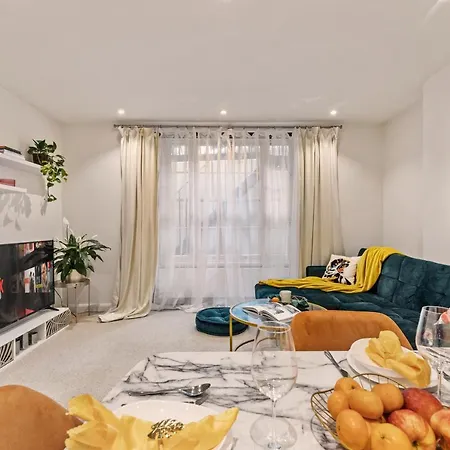 Hyde Park Luxury Two-bedroom With Patio Apartment London
