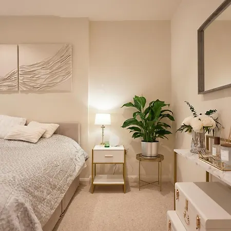 Apartment Hyde Park Luxury Two-bedroom With Patio *