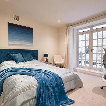 Hyde Park Luxury Two-bedroom With Patio * London