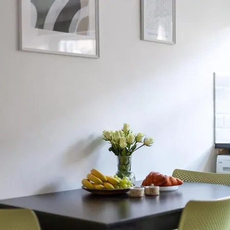 Arte - 3-bedroom Bright House London, Haggerston, Garden, Parking, 8 Min Walk To Haggerston Station, Weekly Or Monthly Stays, Serviced - 7 Guests *