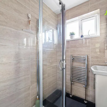 펜션 Arte - 3-bedroom Bright House London, Haggerston, Garden, Parking, 8 Min Walk To Haggerston Station, Weekly Or Monthly Stays, Serviced - 7 Guests 런던