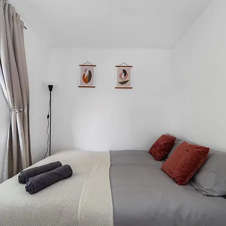 펜션 Arte - 3-bedroom Bright House London, Haggerston, Garden, Parking, 8 Min Walk To Haggerston Station, Weekly Or Monthly Stays, Serviced - 7 Guests *