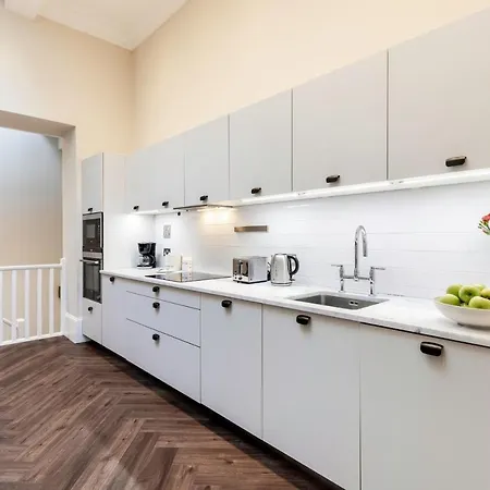 2-br For 6 In Covent Garden With Ac Apartment