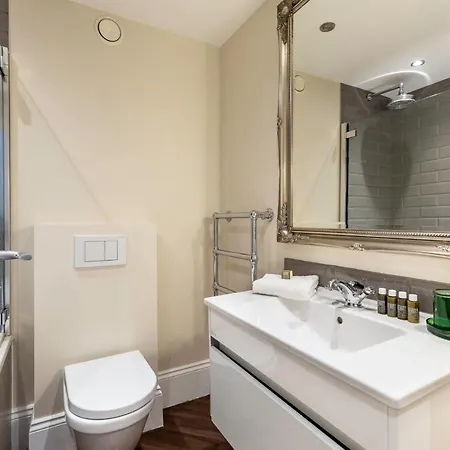 2-br For 6 In Covent Garden With Ac Apartment *
