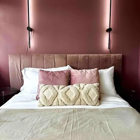 Cozy Near Regent's Park N9 London