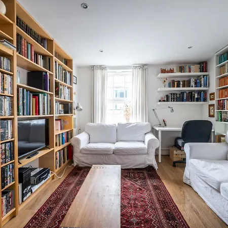 Cosy And Spacious Flat Near Bridge Apartment London