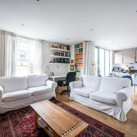 Apartment Cosy And Spacious Flat Near Bridge