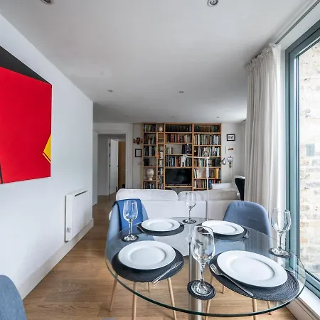 Cosy And Spacious Flat Near Bridge * London