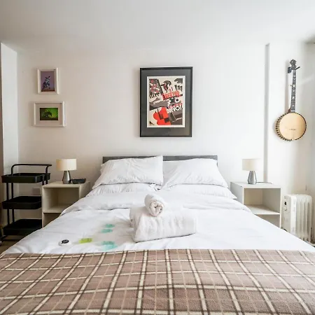Cosy And Spacious Flat Near Bridge Apartment