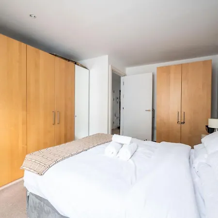 Cosy And Spacious Flat Near Bridge *