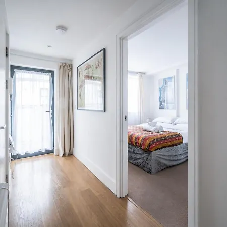 Cosy And Spacious Flat Near Bridge *