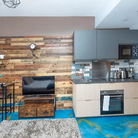 New Stylish Flat Near Woolwich Tube *