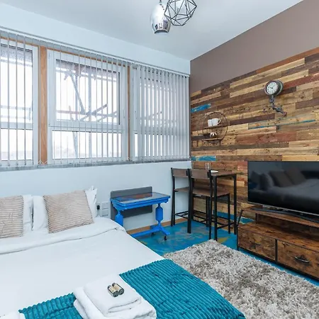 New Stylish Flat Near Woolwich Tube London