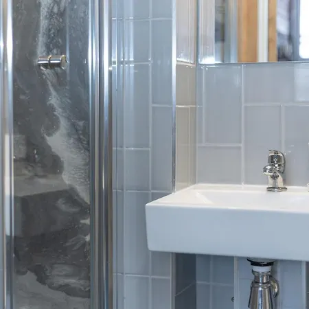 New Stylish Flat Near Woolwich Tube *