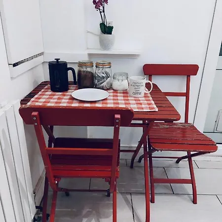 Comfy Double In Clapham Homestay *