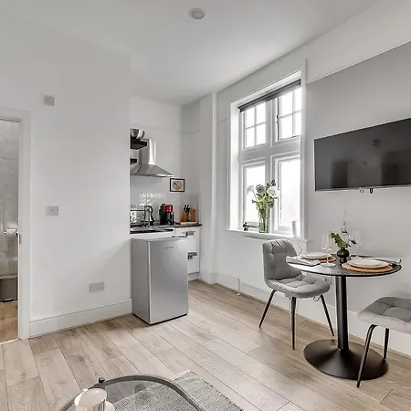 The Abingdon Apartment