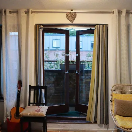 Holiday home Comfortable 2-bed House In Zone 2 London