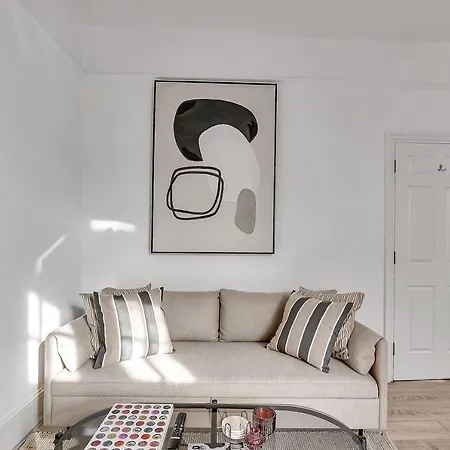The Abingdon Apartment *