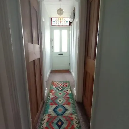 3 Bed Ground Floor Flat Apartment *