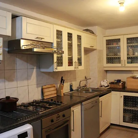 Comfortable 2-bed House In Zone 2 * London