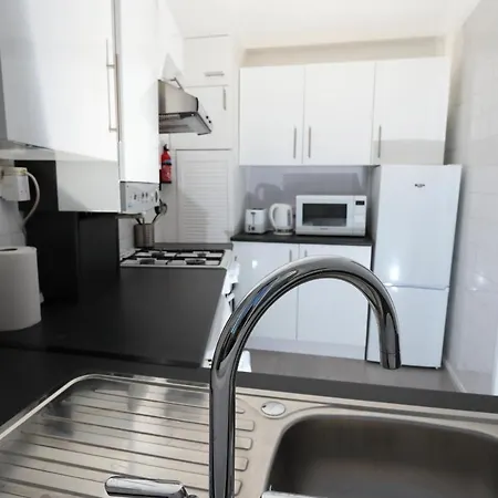 Self Contained 2 Bedroom Flat In Southwark London