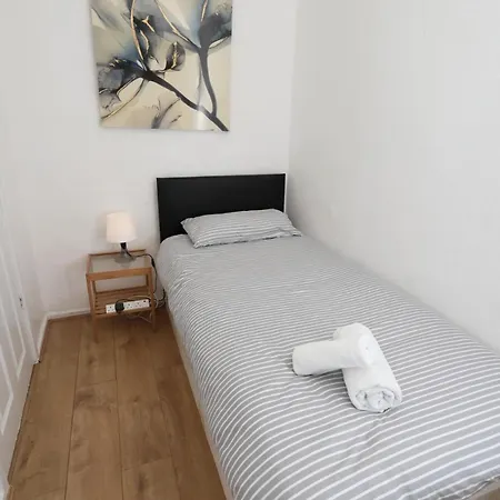 Apartment Self Contained 2 Bedroom Flat In Southwark *